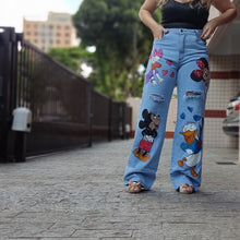 Carregar imagem no visualizador da galeria, Calça Jeans Iluminação Colorida