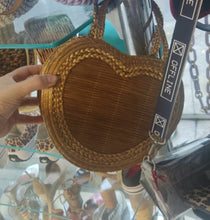 Carregar imagem no visualizador da galeria, Bolsa coração capim