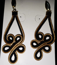 Carregar imagem no visualizador da galeria, Brinco Diamante Negro Capim Dourado