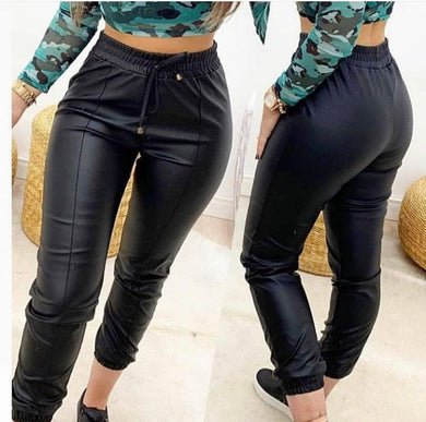Calça Jogger de Couro Sintético