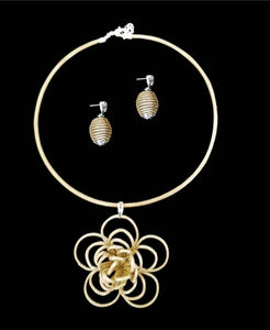 Conjunto Gargantilha e Brincos de Capim Dourado Florecer