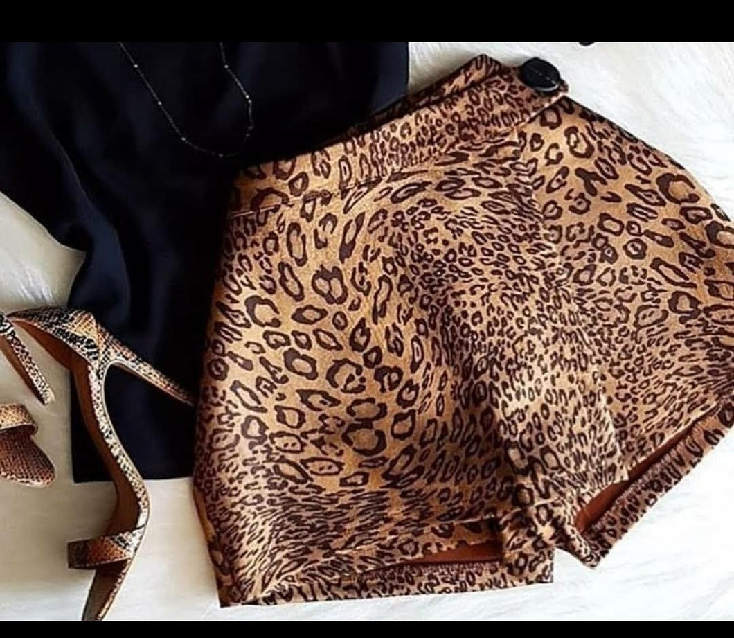 Shorts suede animal print