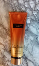 Carregar imagem no visualizador da galeria, Victoria&#39;s Secret Loção Hidratante Amber Romance 236 ml