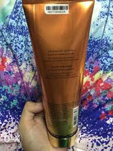 Carregar imagem no visualizador da galeria, Victoria&#39;s Secret Loção Hidratante Amber Romance 236 ml