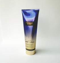 Carregar imagem no visualizador da galeria, Victoria&#39;s Secret Loção Hidratante Secret Charm 236 ml
