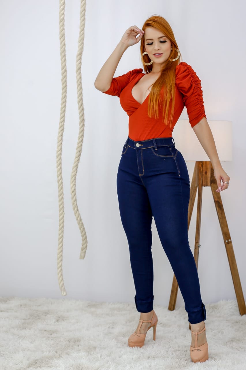 Calça com cinta modeladora Rússia
