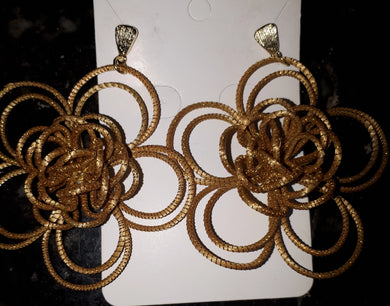 Brinco Flor de Liz Capim Dourado