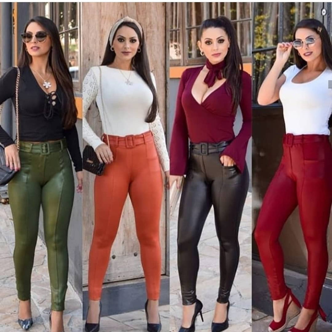 Calça de Elastano com Cinto