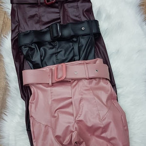 Calça de Elastano com Cinto