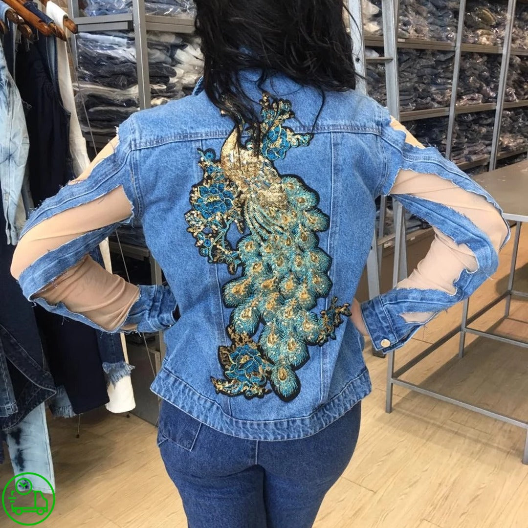 Jaqueta jeans com store tule na manga