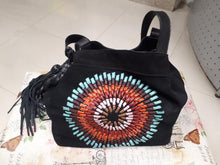 Carregar imagem no visualizador da galeria, Bolsa Saco de Camurça Mandala Peruana