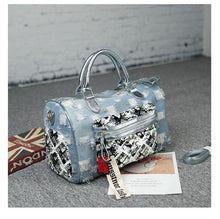 Carregar imagem no visualizador da galeria, Bolsa Jeans Fernanda # CYP0310.2125